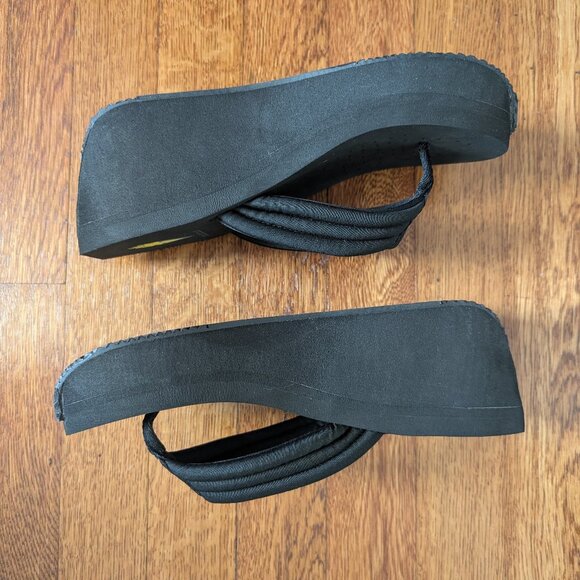 Sporty Wedge Sandal | Size 8 - Picture 3 of 7